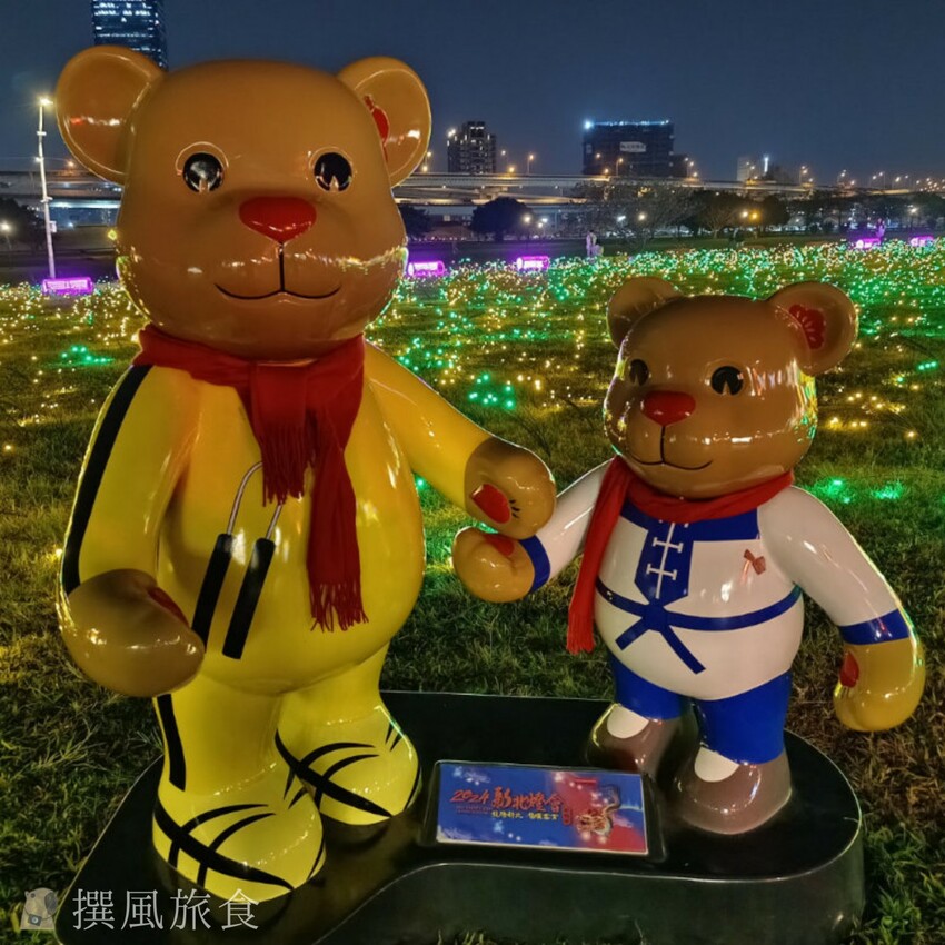 新北市三重區【2024新北燈會】精緻傳統新春花燈讓人驚喜！可拍拍互動的充氣恐龍區小朋友必愛上！