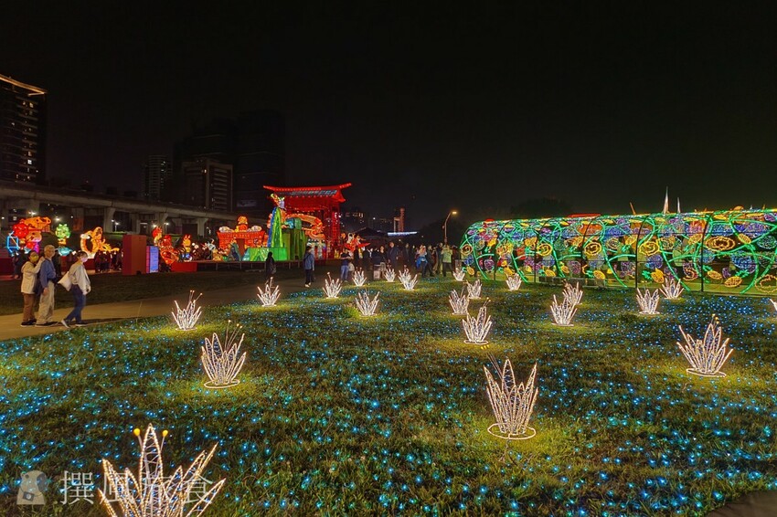 新北市三重區【2024新北燈會】精緻傳統新春花燈讓人驚喜！可拍拍互動的充氣恐龍區小朋友必愛上！