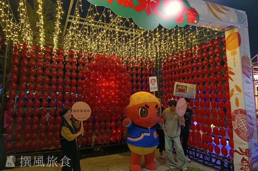 台中市西屯區【2024中台灣燈會】超可愛馬卡龍燈區把動物變成甜點啦！6大展區、29區台中特色花燈、主燈秀影片