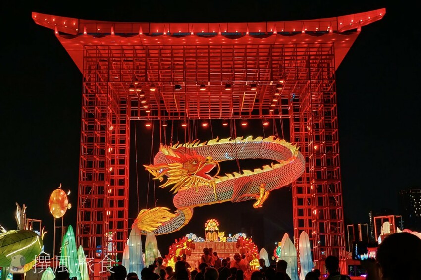 新北市三重區【2024新北燈會】精緻傳統新春花燈讓人驚喜！可拍拍互動的充氣恐龍區小朋友必愛上！