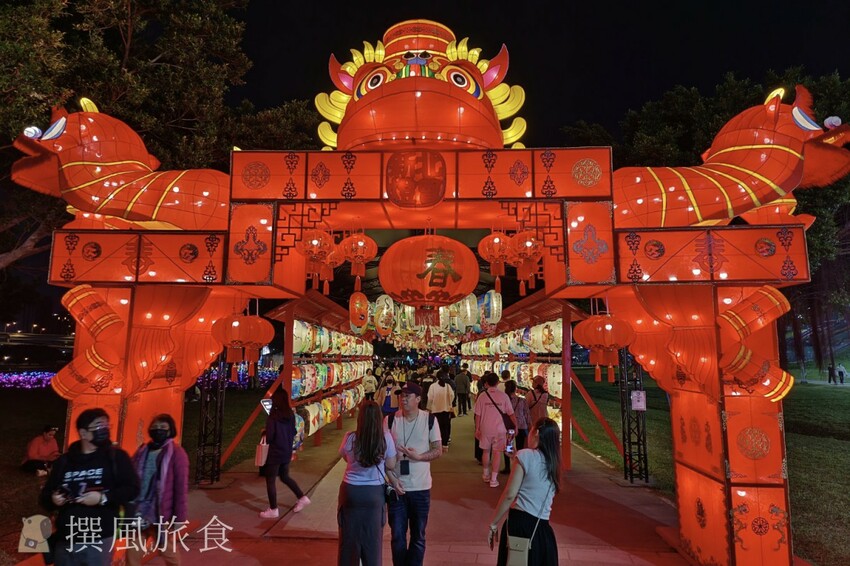 新北市三重區【2024新北燈會】精緻傳統新春花燈讓人驚喜！可拍拍互動的充氣恐龍區小朋友必愛上！