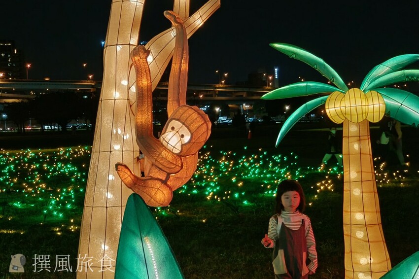 新北市三重區【2024新北燈會】精緻傳統新春花燈讓人驚喜！可拍拍互動的充氣恐龍區小朋友必愛上！