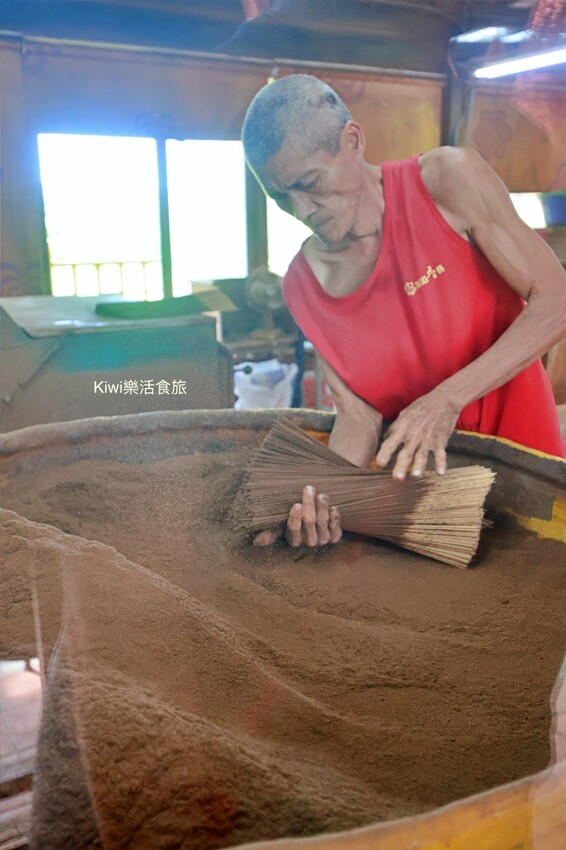 嘉義縣新港鄉嘉義新港香藝文化園區｜最香的網美景點在嘉義！新港香藝現場老師傅製香.香主題文化館.近距離觀賞可愛動物羊