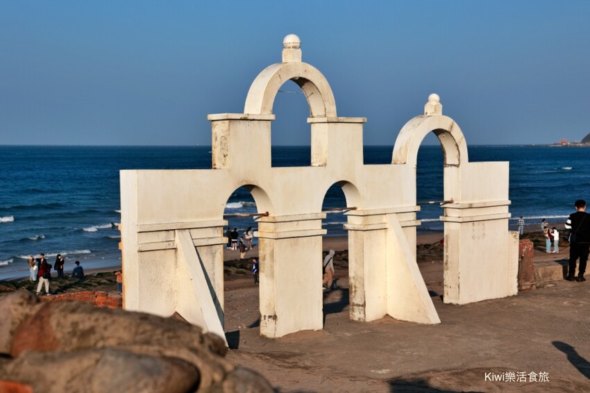 新北市石門區新北石門老梅綠石槽|石門季節限定景點抹茶地毯超療癒!湛藍海洋搭配限定場景只有這裡才有!