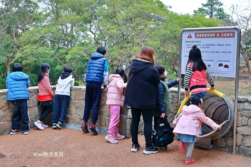 彰化縣彰化市彰化景點八卦山溜滑梯︱彰化親子景點推薦親子探索區溜滑梯、攀岩區，八卦山大佛風景區遊客中心內