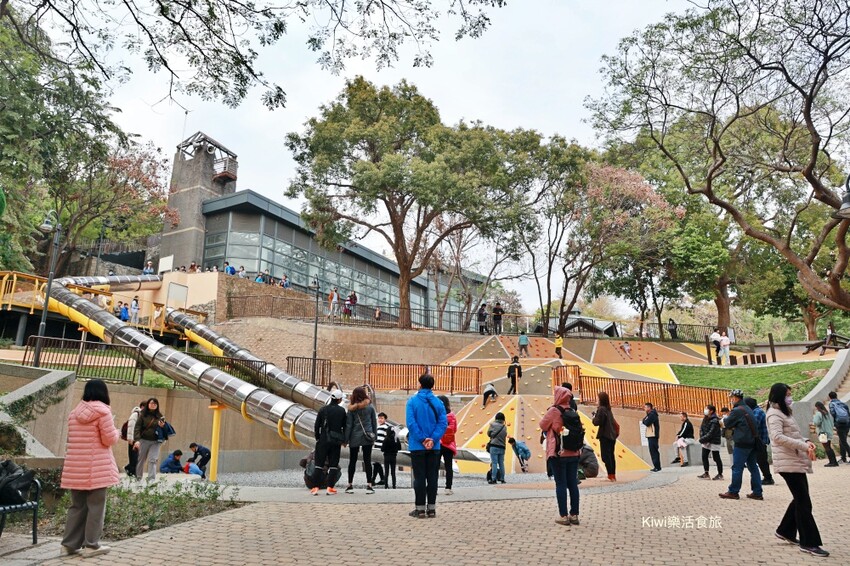 彰化縣彰化市彰化景點八卦山溜滑梯︱彰化親子景點推薦親子探索區溜滑梯、攀岩區，八卦山大佛風景區遊客中心內
