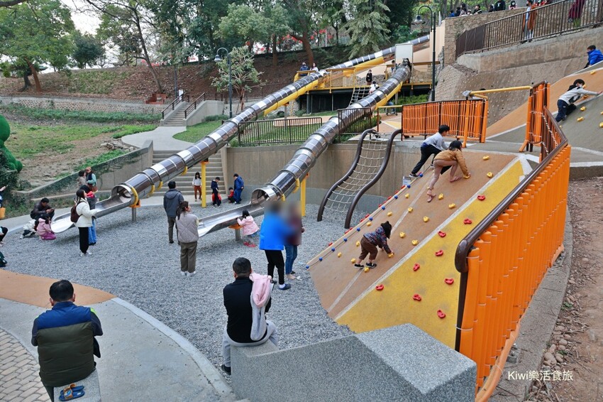 彰化縣彰化市彰化景點八卦山溜滑梯︱彰化親子景點推薦親子探索區溜滑梯、攀岩區，八卦山大佛風景區遊客中心內
