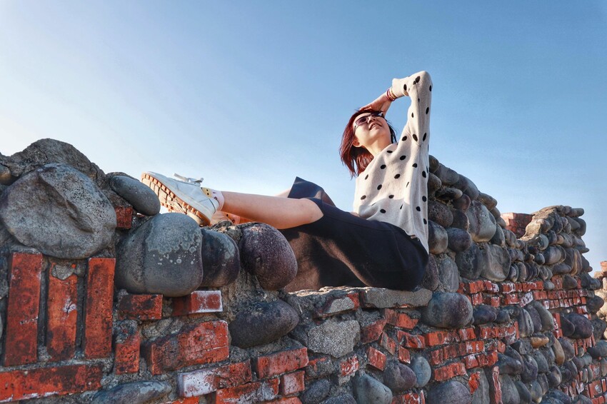 新北市石門區新北石門老梅綠石槽|石門季節限定景點抹茶地毯超療癒!湛藍海洋搭配限定場景只有這裡才有!