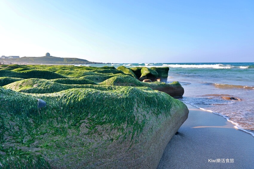 新北市石門區新北石門老梅綠石槽|石門季節限定景點抹茶地毯超療癒!湛藍海洋搭配限定場景只有這裡才有!