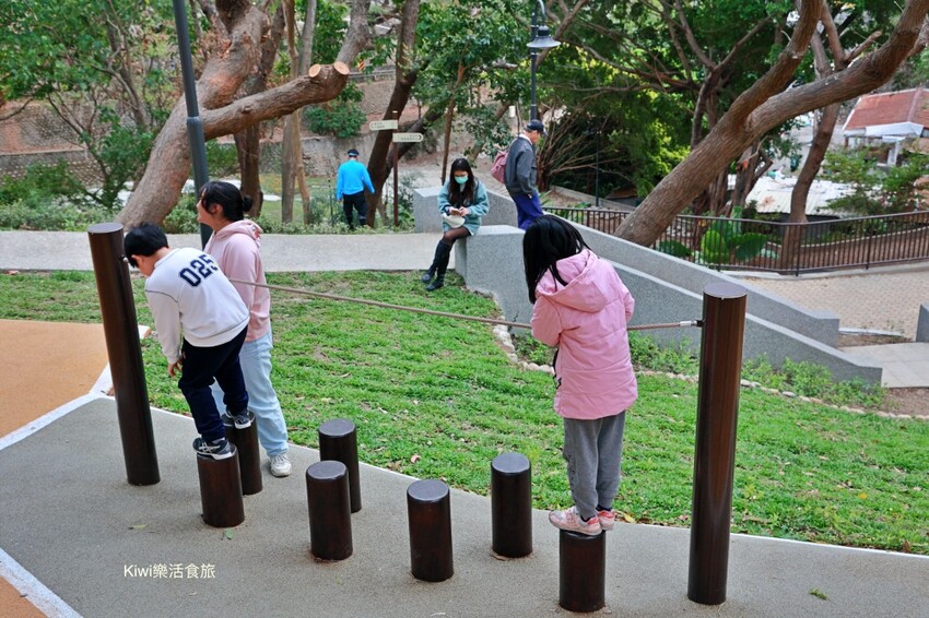 彰化縣彰化市彰化景點八卦山溜滑梯︱彰化親子景點推薦親子探索區溜滑梯、攀岩區，八卦山大佛風景區遊客中心內