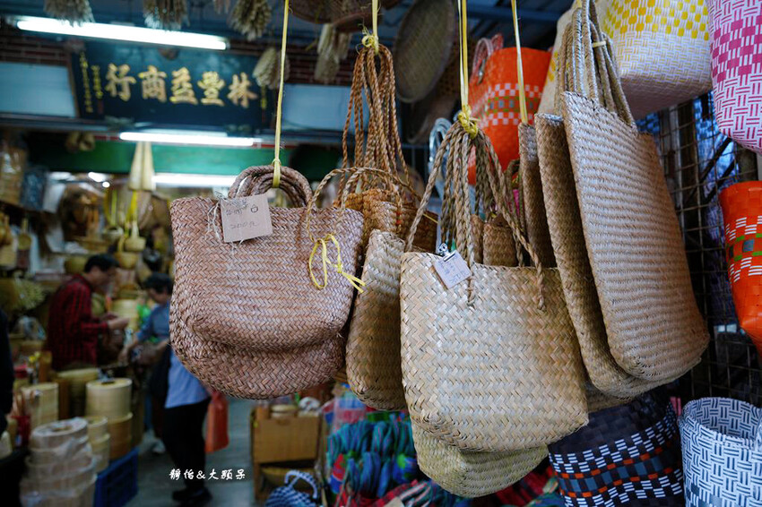 迪化街商圈 ❙ 正發青草舖、超人氣草莓大福、高建桶店茄芷袋、 迪化街商圈 ❙ 正發青草舖、超人氣草莓大福、高建桶店茄芷袋、