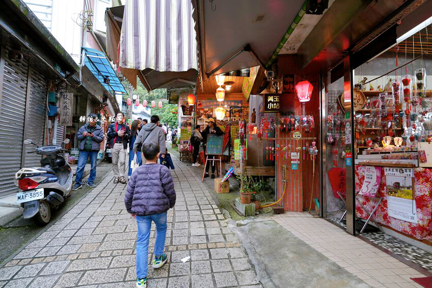 平溪老街 ❙ 超人氣老街美食小吃,平溪車站放天燈,新北平溪一 平溪老街 ❙ 超人氣老街美食小吃,平溪車站放天燈,新北平溪一