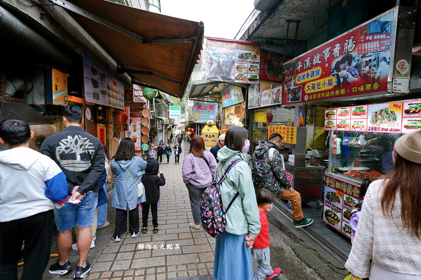 平溪老街 ❙ 超人氣老街美食小吃,平溪車站放天燈,新北平溪一 平溪老街 ❙ 超人氣老街美食小吃,平溪車站放天燈,新北平溪一