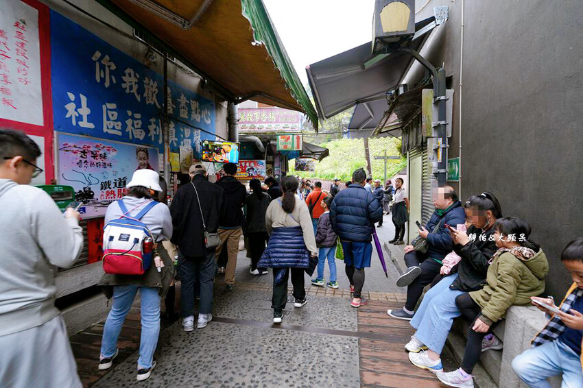 平溪老街 ❙ 超人氣老街美食小吃,平溪車站放天燈,新北平溪一 平溪老街 ❙ 超人氣老街美食小吃,平溪車站放天燈,新北平溪一