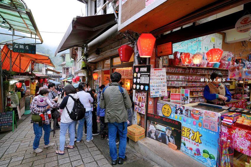 平溪老街 ❙ 超人氣老街美食小吃,平溪車站放天燈,新北平溪一 平溪老街 ❙ 超人氣老街美食小吃,平溪車站放天燈,新北平溪一