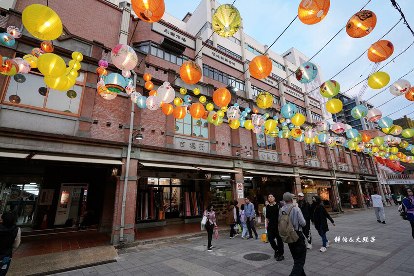 迪化街商圈 ❙ 正發青草舖、超人氣草莓大福、高建桶店茄芷袋、 迪化街商圈 ❙ 正發青草舖、超人氣草莓大福、高建桶店茄芷袋、