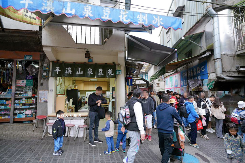 平溪老街 ❙ 超人氣老街美食小吃,平溪車站放天燈,新北平溪一 平溪老街 ❙ 超人氣老街美食小吃,平溪車站放天燈,新北平溪一