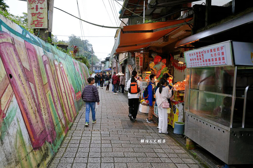 平溪老街 ❙ 超人氣老街美食小吃,平溪車站放天燈,新北平溪一 平溪老街 ❙ 超人氣老街美食小吃,平溪車站放天燈,新北平溪一