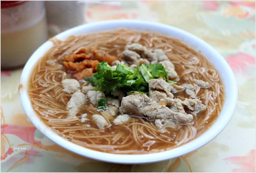 旗山老街美食小吃一日遊‧泡芙、煎燒餅、麵線不能錯過，記得帶盒香蕉蛋糕當伴手禮 - 敦 小 蓮の食旅錄