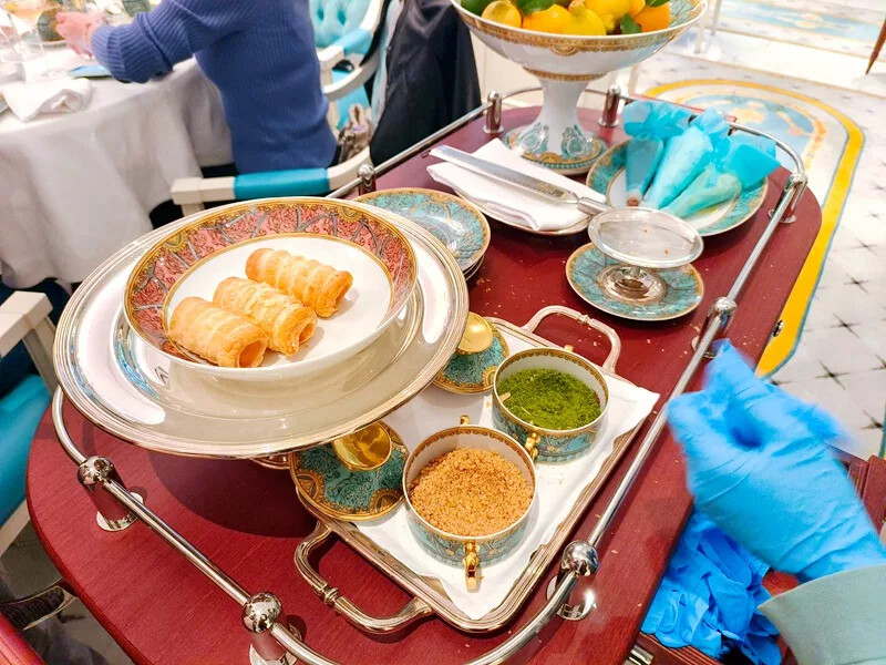 澳門嘉樂酒吧 澳門范思哲豪華酒店》澳門凡賽斯宮殿酒店貴婦級下午茶，餐點好吃餐具價值更是驚人