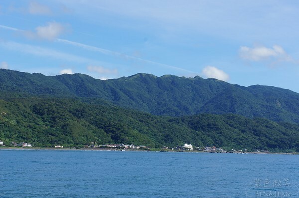宜蘭縣頭城鎮龜山島賞鯨|龜山島半日遊》賞鯨登島繞島三合一,賞龜山島八景,牛奶海立槳好好玩