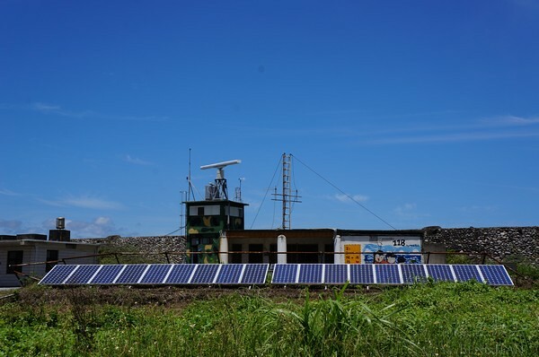 宜蘭縣頭城鎮龜山島賞鯨|龜山島半日遊》賞鯨登島繞島三合一,賞龜山島八景,牛奶海立槳好好玩