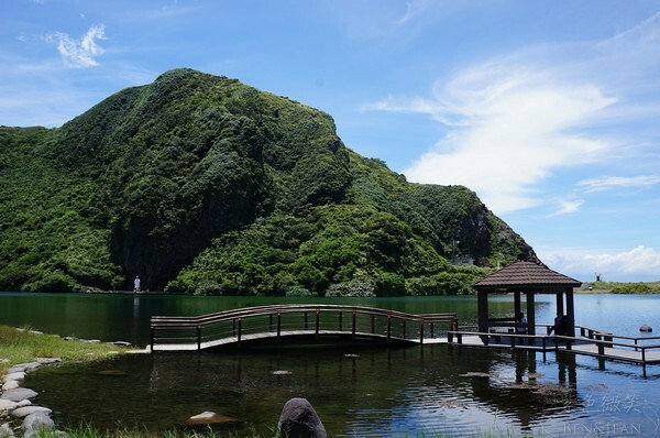 宜蘭縣頭城鎮龜山島賞鯨|龜山島半日遊》賞鯨登島繞島三合一,賞龜山島八景,牛奶海立槳好好玩
