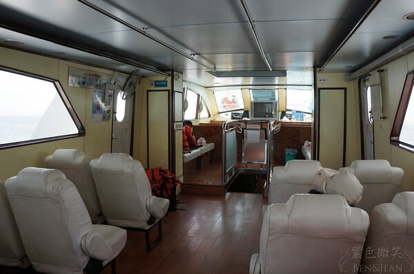 宜蘭縣頭城鎮龜山島賞鯨|龜山島半日遊》賞鯨登島繞島三合一,賞龜山島八景,牛奶海立槳好好玩