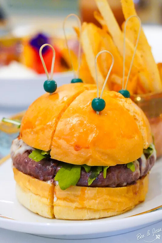 澳門嘉樂酒吧 澳門范思哲豪華酒店》澳門凡賽斯宮殿酒店貴婦級下午茶，餐點好吃餐具價值更是驚人