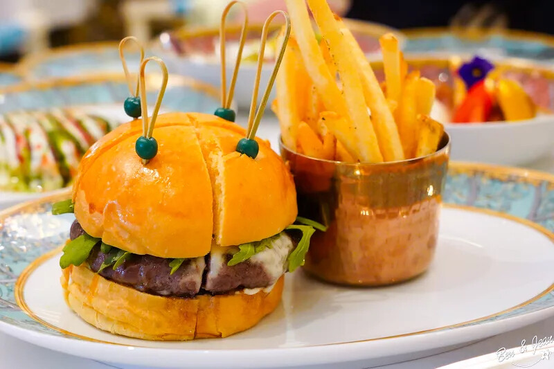 澳門嘉樂酒吧 澳門范思哲豪華酒店》澳門凡賽斯宮殿酒店貴婦級下午茶，餐點好吃餐具價值更是驚人