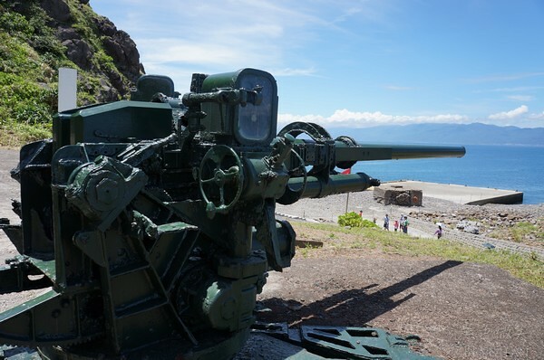 宜蘭縣頭城鎮龜山島賞鯨|龜山島半日遊》賞鯨登島繞島三合一,賞龜山島八景,牛奶海立槳好好玩