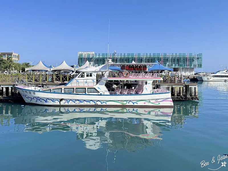 宜蘭縣頭城鎮龜山島賞鯨|龜山島半日遊》賞鯨登島繞島三合一,賞龜山島八景,牛奶海立槳好好玩