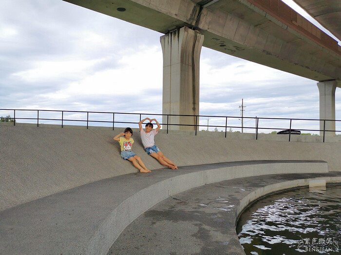 宜蘭縣冬山鄉武淵水火同源親子公園》滾輪溜滑梯、大碗公溜滑梯、戲水池大沙坑攀爬網