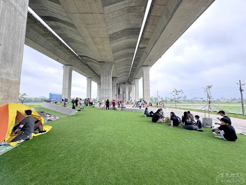 宜蘭縣冬山鄉武淵水火同源親子公園》滾輪溜滑梯、大碗公溜滑梯、戲水池大沙坑攀爬網