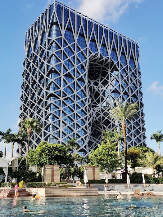 澳門澳門酒店》摩珀斯酒店，曲線女王札札哈蒂曠世遺作，免費裝置藝術超好拍