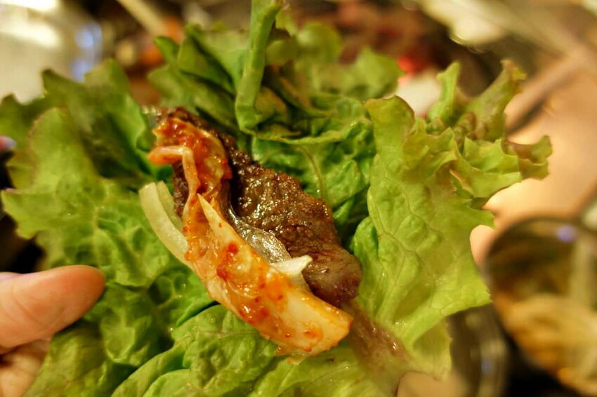 韓國【弘大美食】朝鮮火爐烤肉，炭火燒肉，必吃美味韓牛，弘大傳統韓式烤肉推薦!