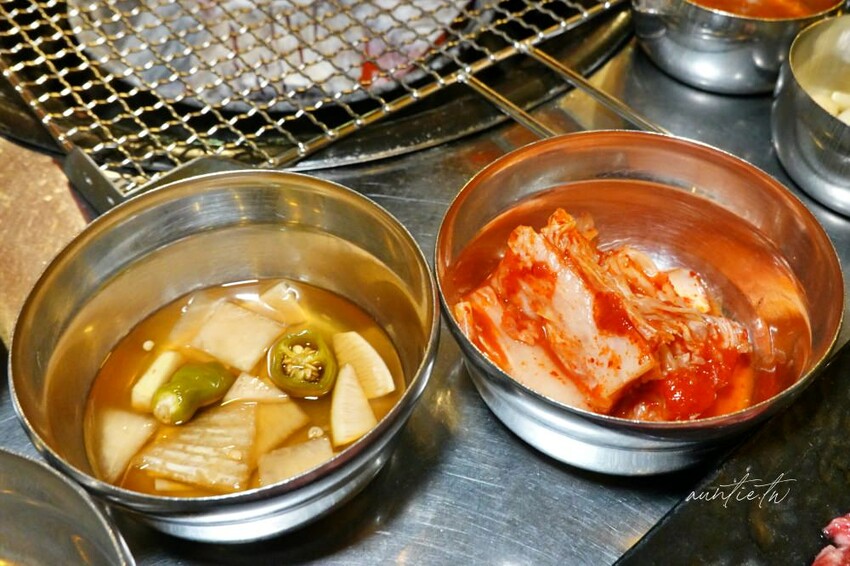 韓國【弘大美食】朝鮮火爐烤肉，炭火燒肉，必吃美味韓牛，弘大傳統韓式烤肉推薦!