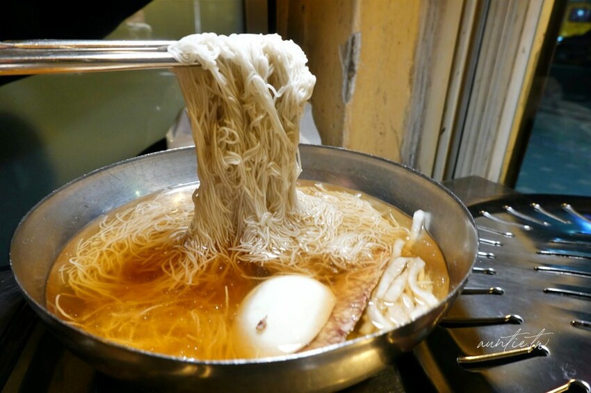 韓國【弘大美食】朝鮮火爐烤肉，炭火燒肉，必吃美味韓牛，弘大傳統韓式烤肉推薦!