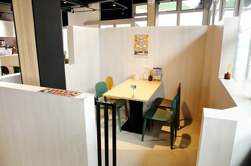 台中全新寵物餐廳開幕！瘋狂尾巴寵物遊樂園，結合了寵物餐廳、寵