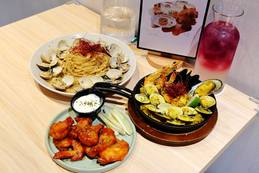 台中全新寵物餐廳開幕！瘋狂尾巴寵物遊樂園，結合了寵物餐廳、寵