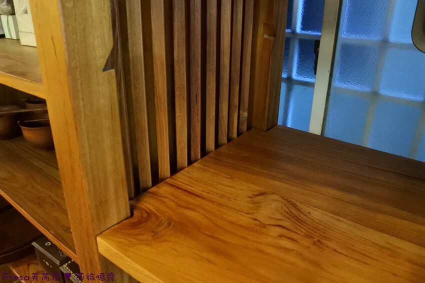 台南傢俱【桂禾棠柚木家具】高品質柚木沙發座椅.自家設計生產及客製訂購傢俱.榫卯書架超穩固│防潮防濕防白蟻│永康傢俱 - Fresa芙芮莎♥莎旅憶食