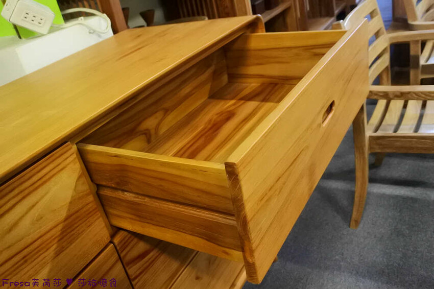 台南傢俱【桂禾棠柚木家具】高品質柚木沙發座椅.自家設計生產及客製訂購傢俱.榫卯書架超穩固│防潮防濕防白蟻│永康傢俱 - Fresa芙芮莎♥莎旅憶食