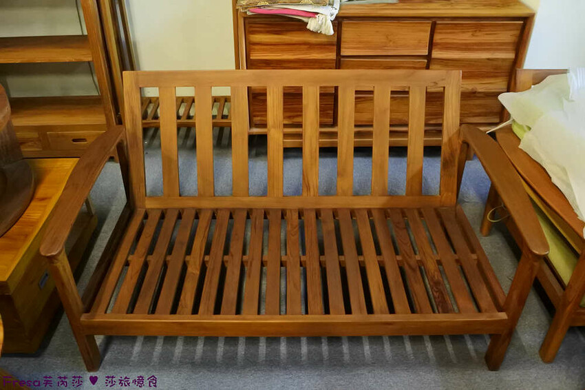 台南傢俱【桂禾棠柚木家具】高品質柚木沙發座椅.自家設計生產及客製訂購傢俱.榫卯書架超穩固│防潮防濕防白蟻│永康傢俱 - Fresa芙芮莎♥莎旅憶食