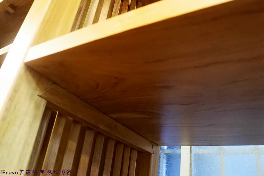 台南傢俱【桂禾棠柚木家具】高品質柚木沙發座椅.自家設計生產及客製訂購傢俱.榫卯書架超穩固│防潮防濕防白蟻│永康傢俱 - Fresa芙芮莎♥莎旅憶食