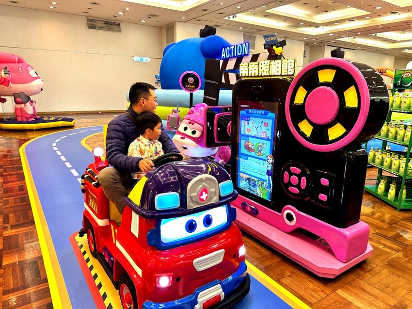 台南市中西區小朋友的最愛!超好玩的Super Wings互動交通小鎮＆pang胖仔花園兒童氣墊雙主題樂園來了!就在台南新光三越中
