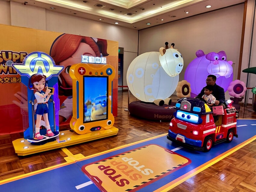 台南市中西區小朋友的最愛!超好玩的Super Wings互動交通小鎮＆pang胖仔花園兒童氣墊雙主題樂園來了!就在台南新光三越中