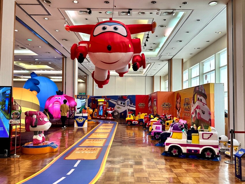 台南市中西區小朋友的最愛!超好玩的Super Wings互動交通小鎮＆pang胖仔花園兒童氣墊雙主題樂園來了!就在台南新光三越中