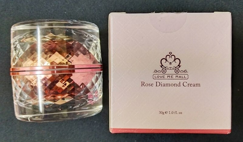 「LOVE ME MALL 愛咪模兒自帶光采素妍霜SPF37」輕鬆打造偽妝感的素妍霜