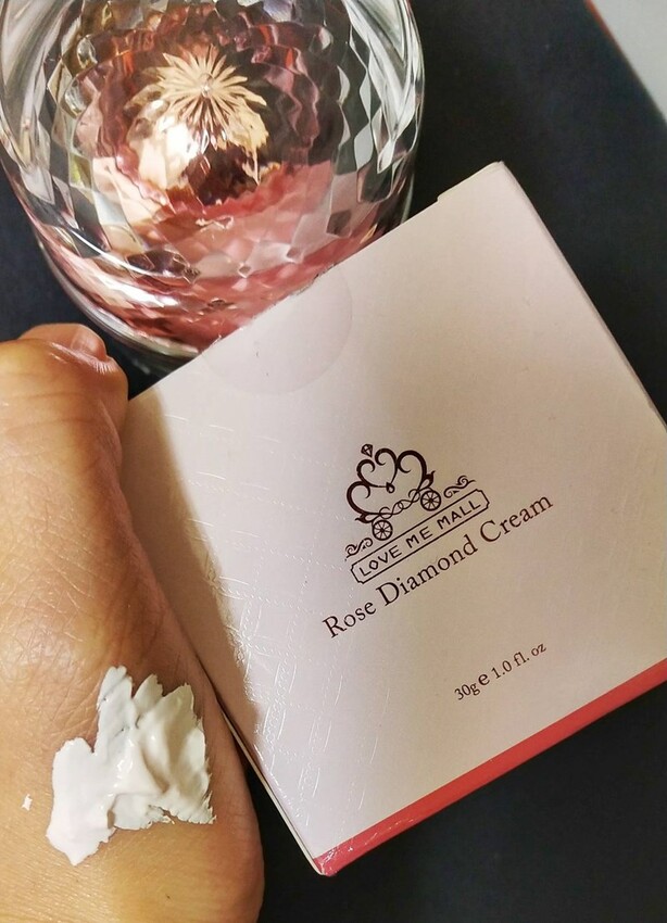 「LOVE ME MALL 愛咪模兒自帶光采素妍霜SPF37」輕鬆打造偽妝感的素妍霜