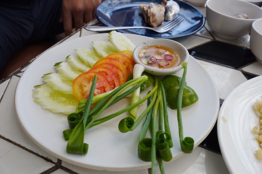 泰國泰國海景餐廳 Cave Beach Club｜濃濃的渡假感 人氣網美海灘餐廳!!